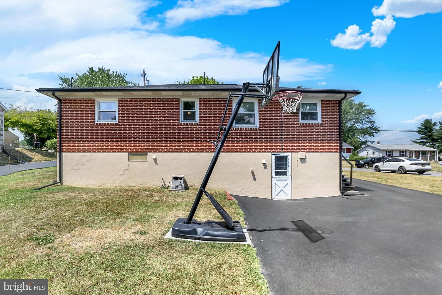 6207 Catherine Street photo 42