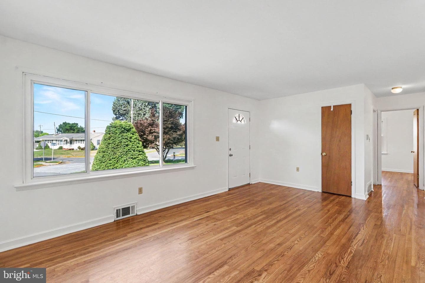 100 Nissley Drive photo 4