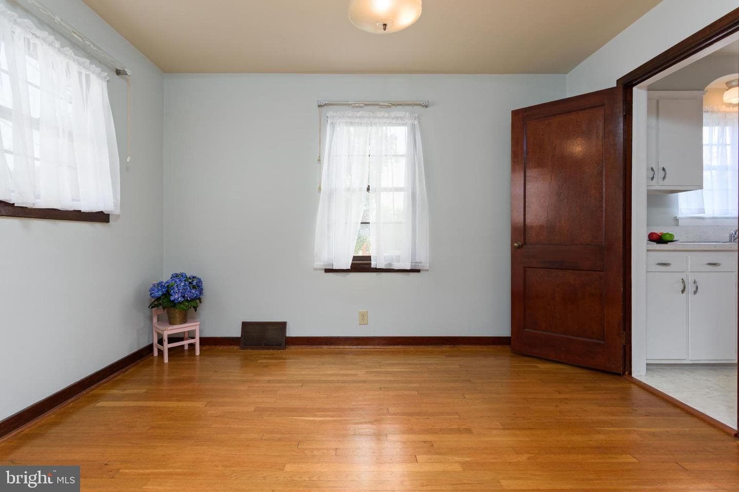 3755 Montour Street photo 14