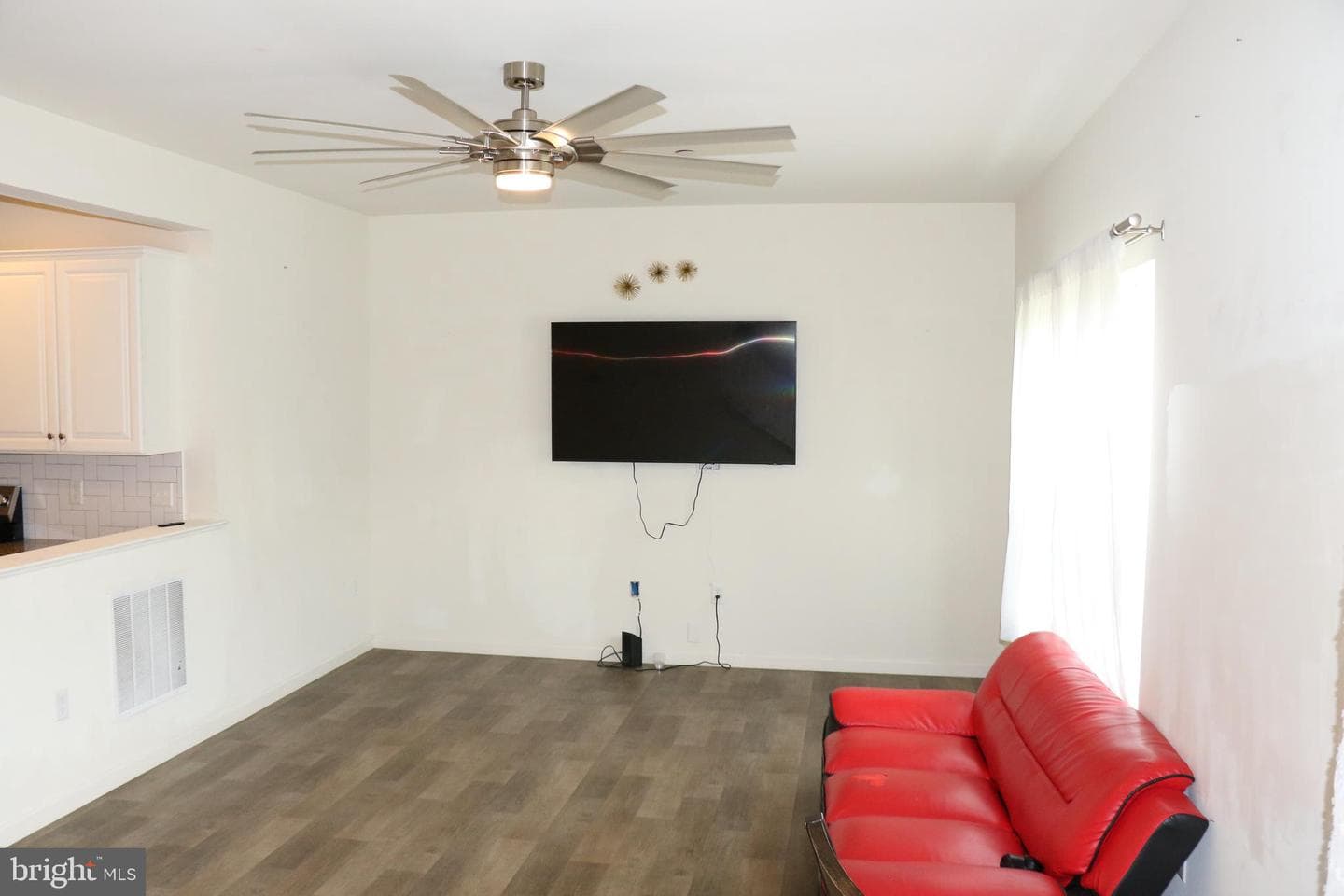 803 Anthony Drive photo 7