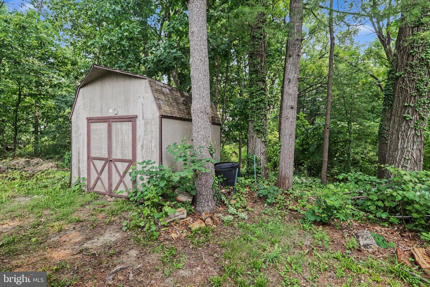 210 Greenwood Court photo 26