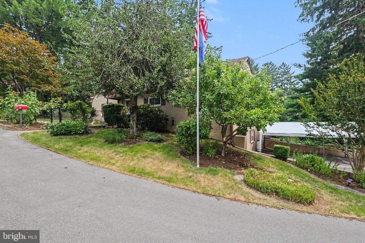 210 Greenwood Court photo 27
