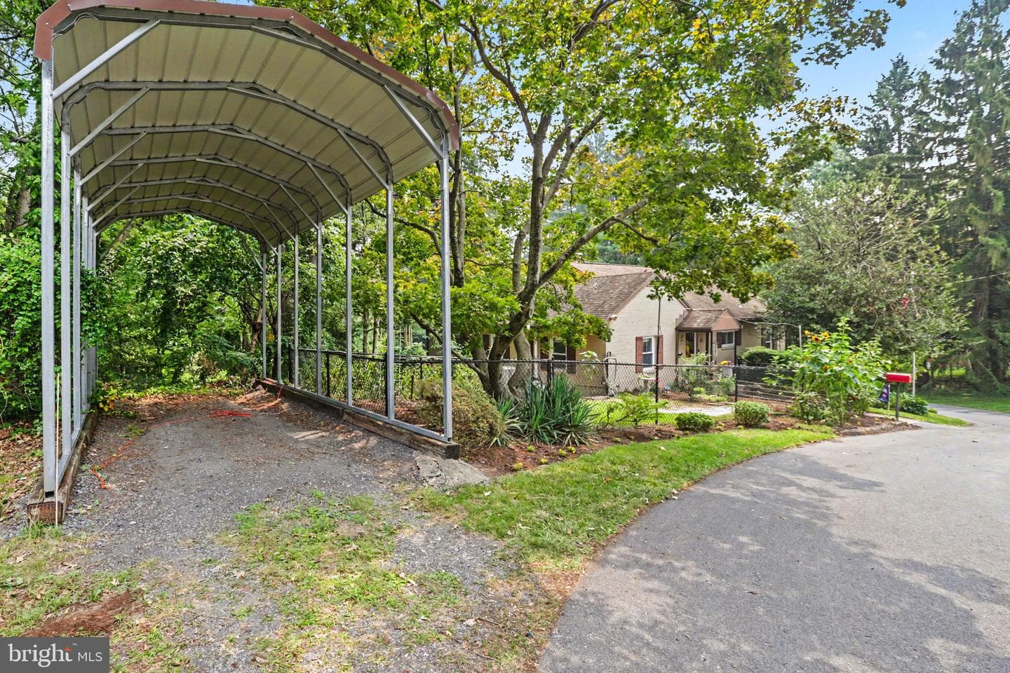 210 Greenwood Court photo 4