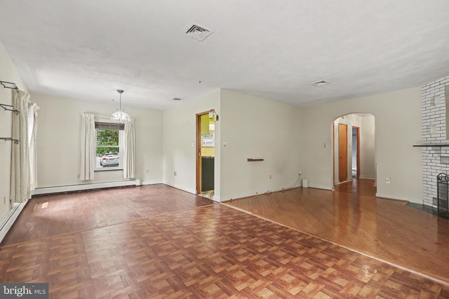 210 Greenwood Court photo 8