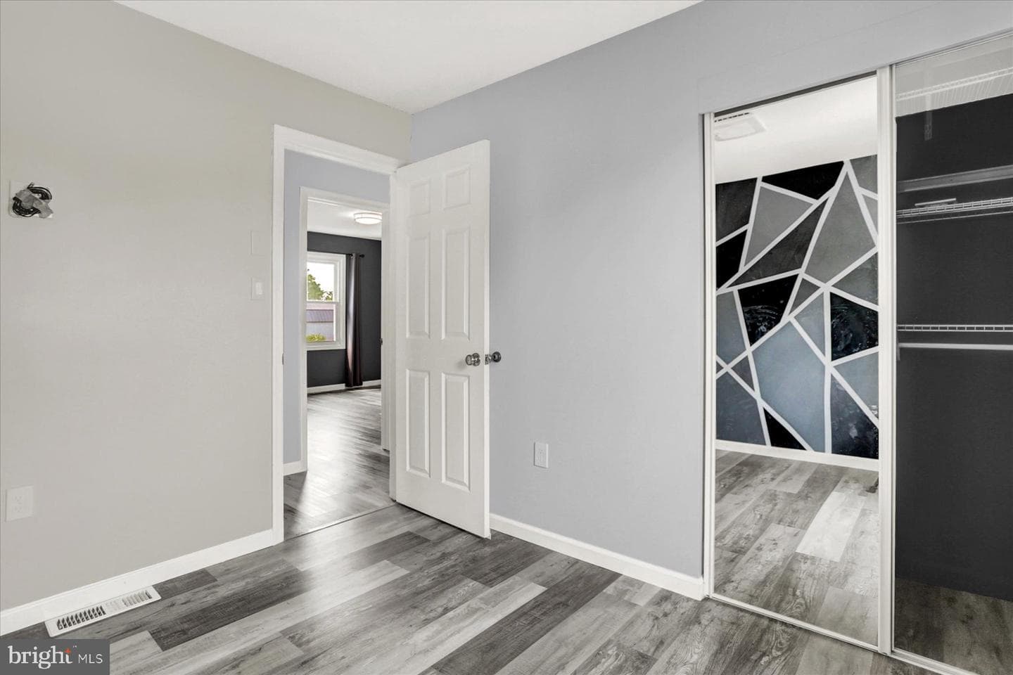 6255 Warren Avenue photo 13