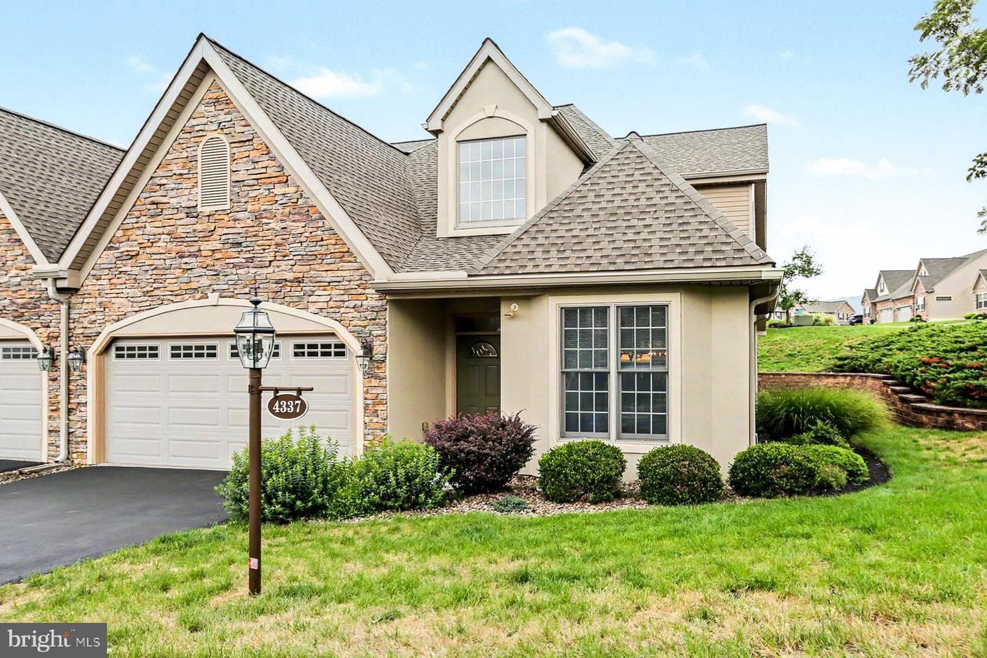 4337 N Victoria Way photo 3