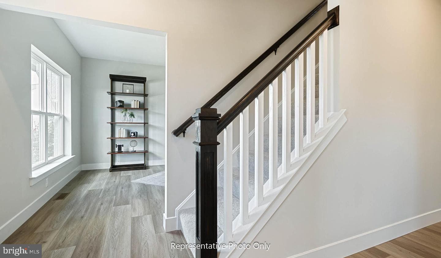 2501 Hawthorne Drive photo 3