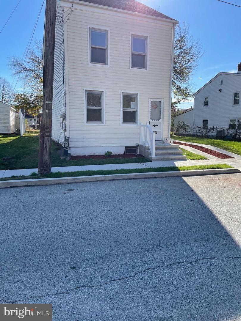 1417 E 13th Street photo 2