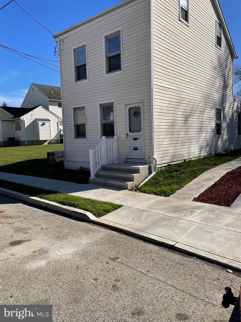 1417 E 13th Street photo 3