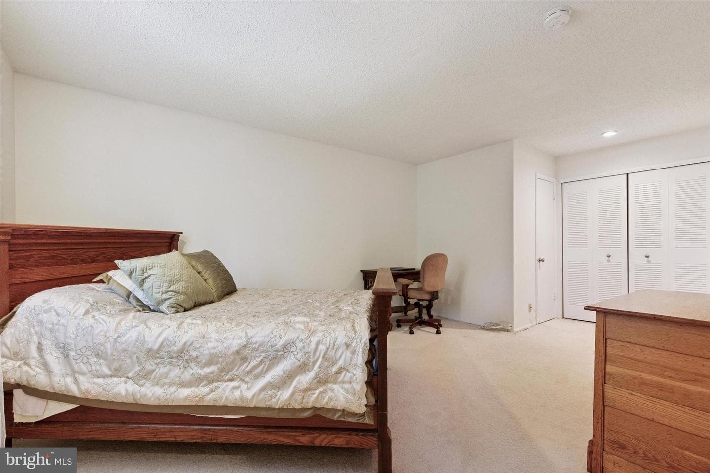238 E Chelsea Circle photo 14