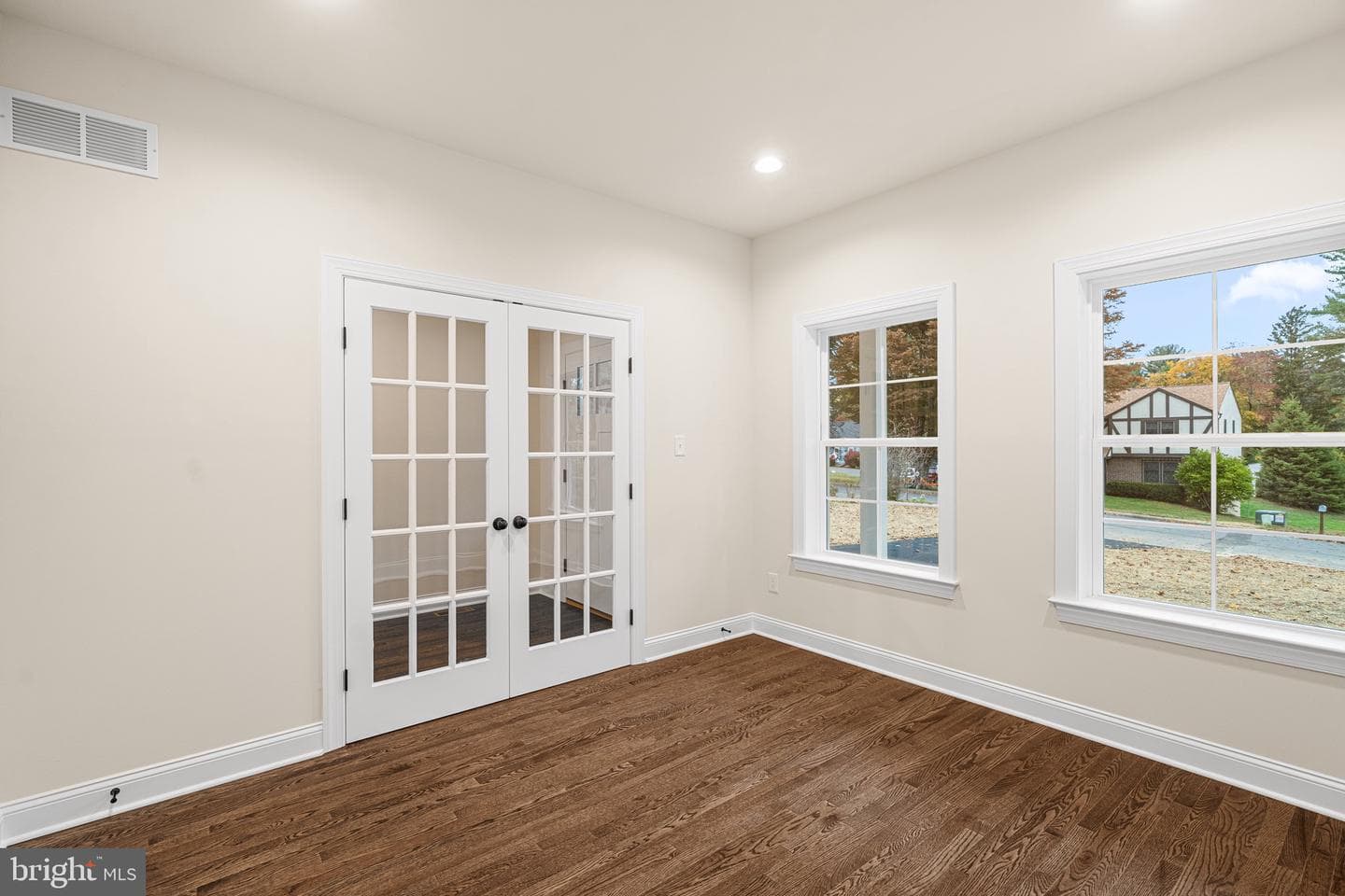 10 Claremont Boulevard photo 22