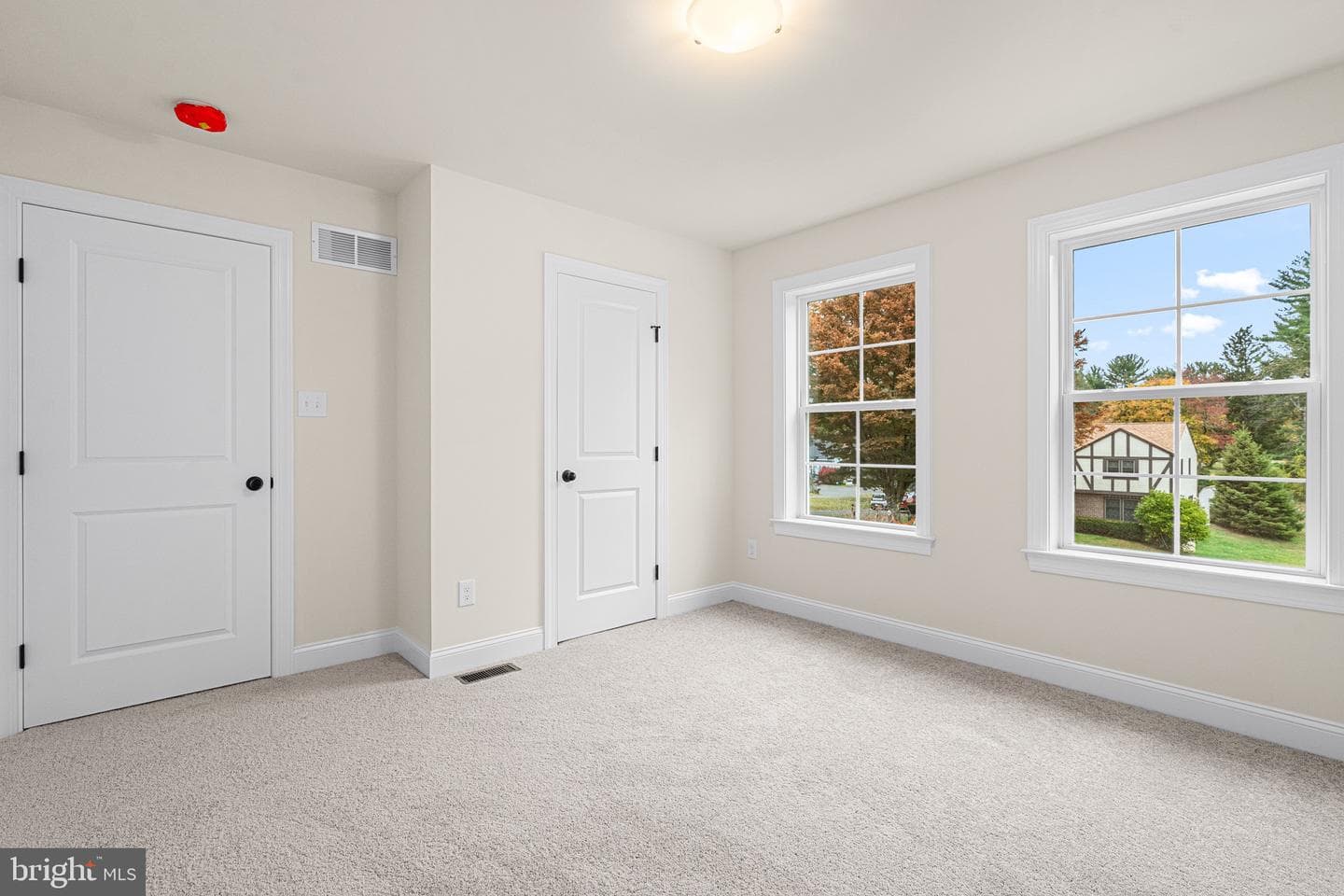 12 Claremont Boulevard photo 40