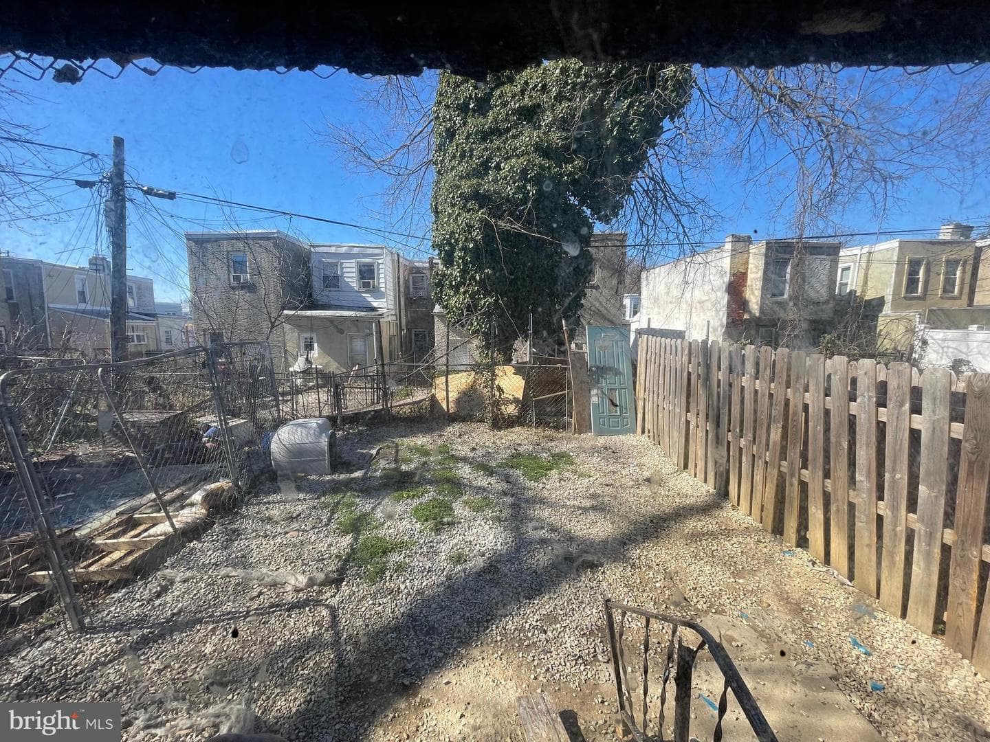 902 Maple Terrace photo 3