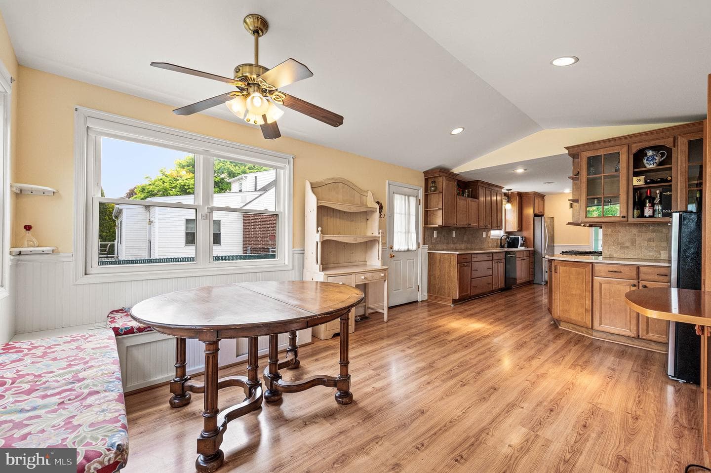 453 Claremont Road photo 14