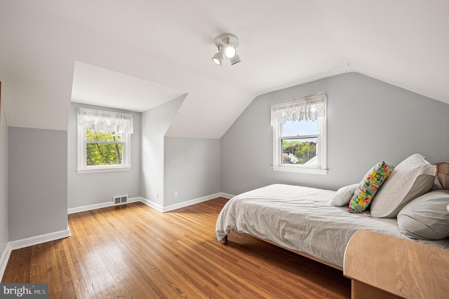 453 Claremont Road photo 21