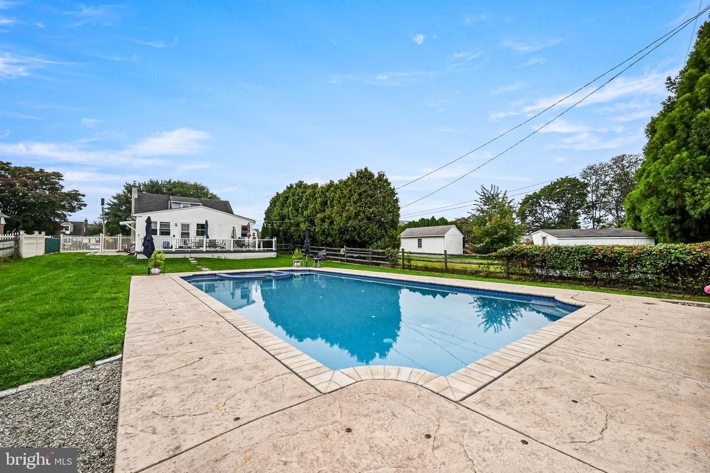 453 Claremont Road photo 29