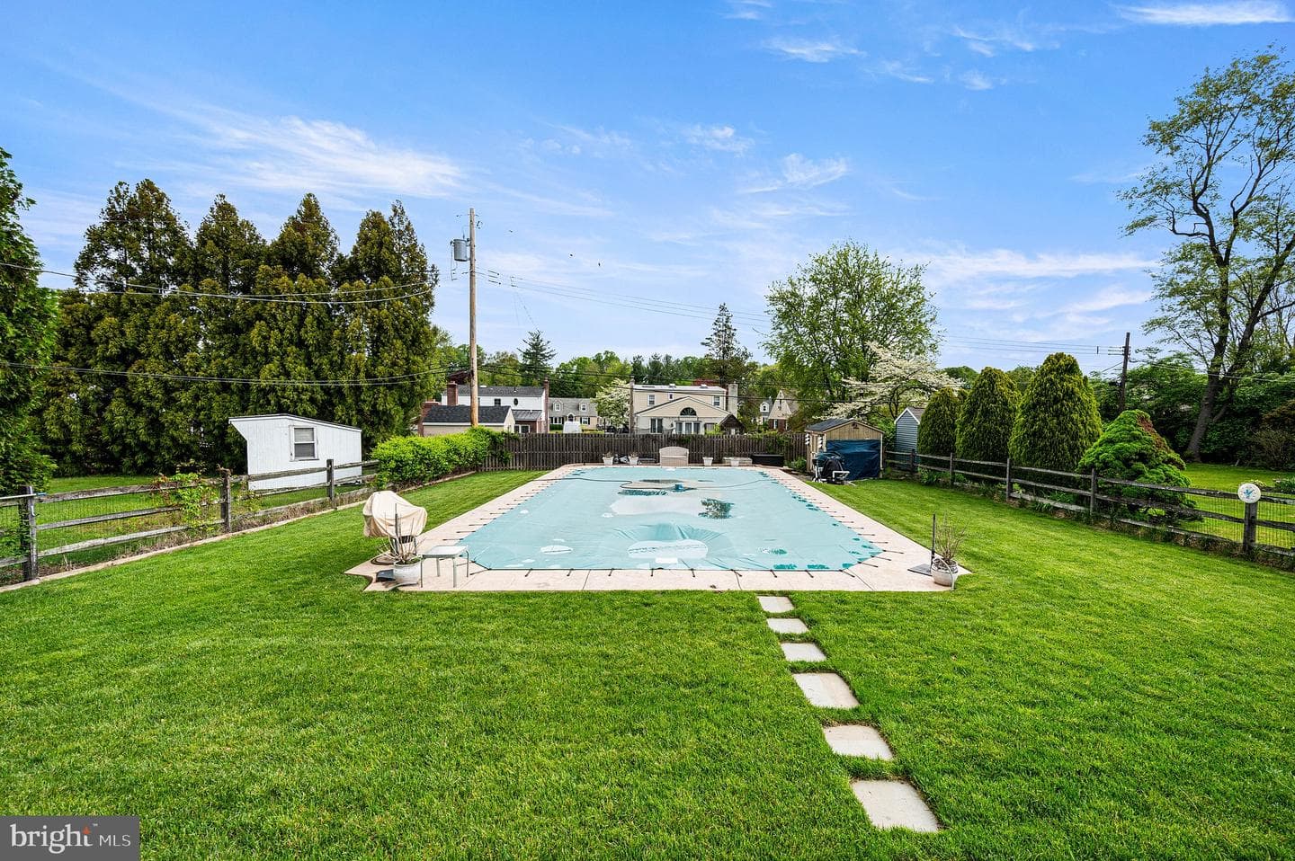 453 Claremont Road photo 32