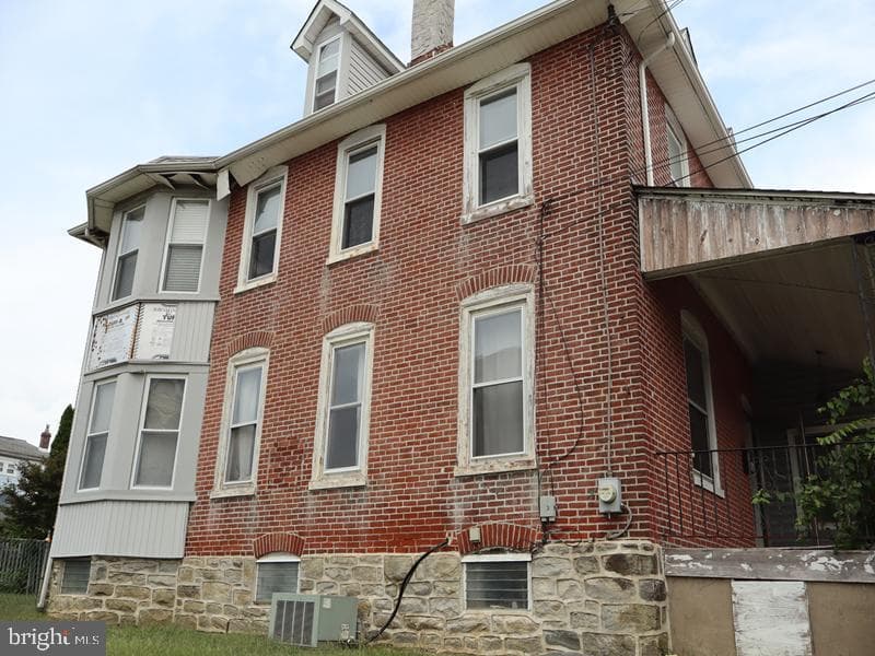 120 N Diamond Street photo 4