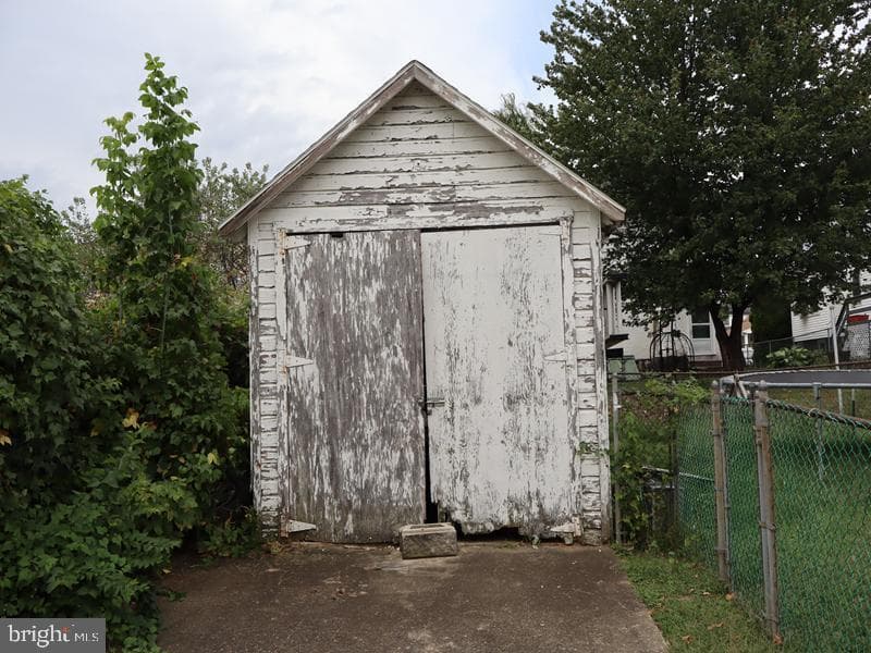 120 N Diamond Street photo 6