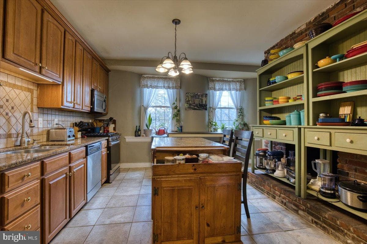 125 Joe Delgrosso Drive photo 20