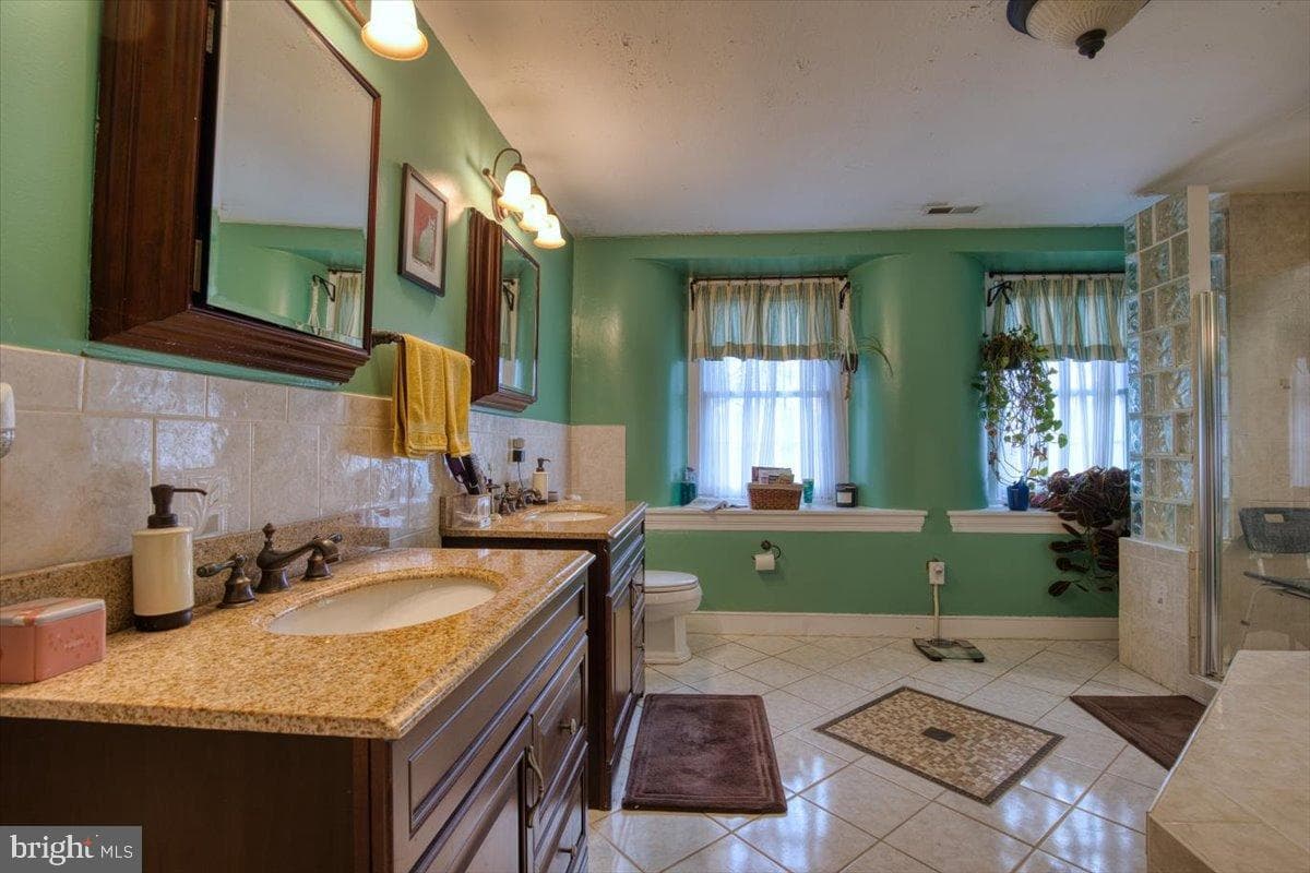 125 Joe Delgrosso Drive photo 39
