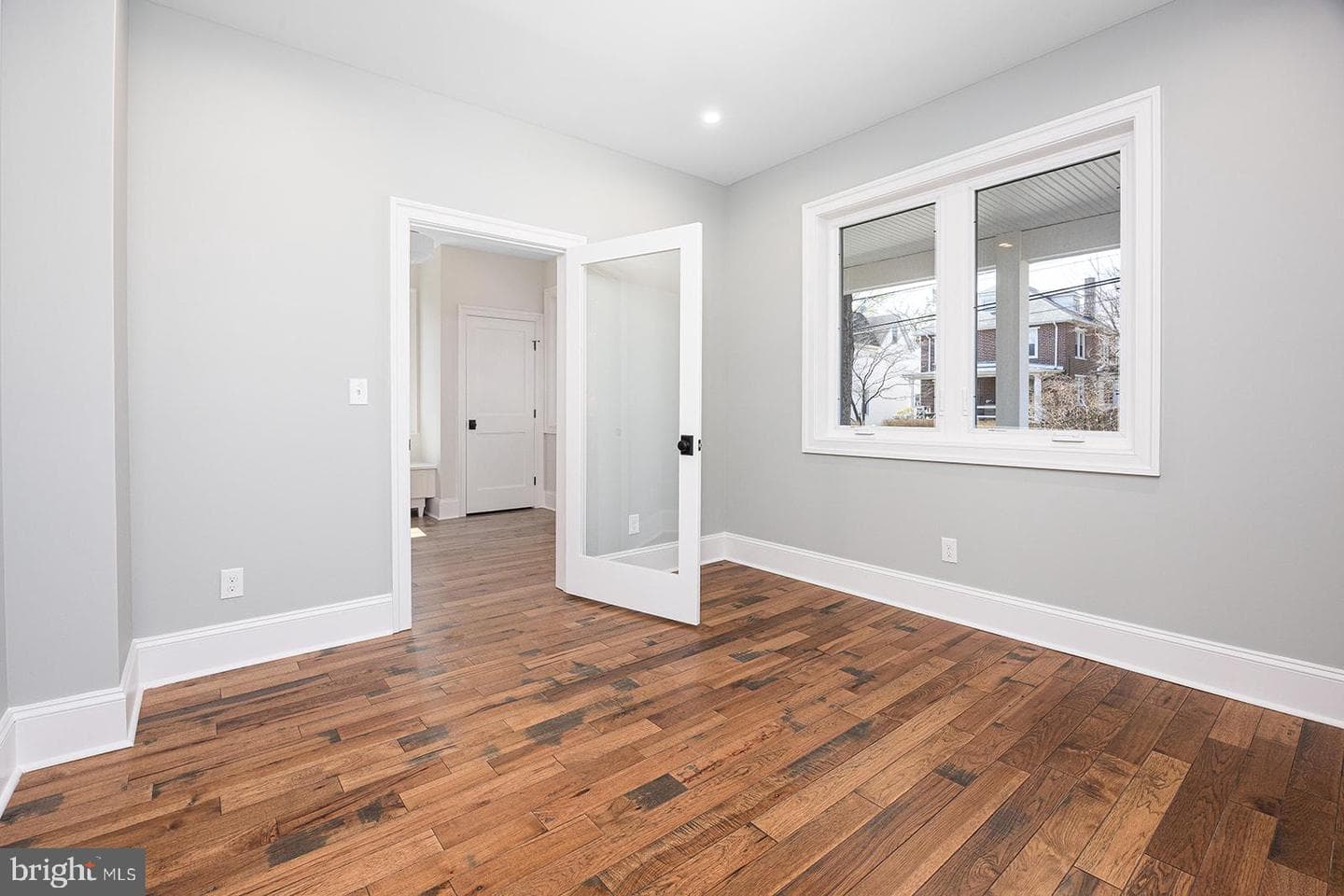 607 Summer Street photo 5