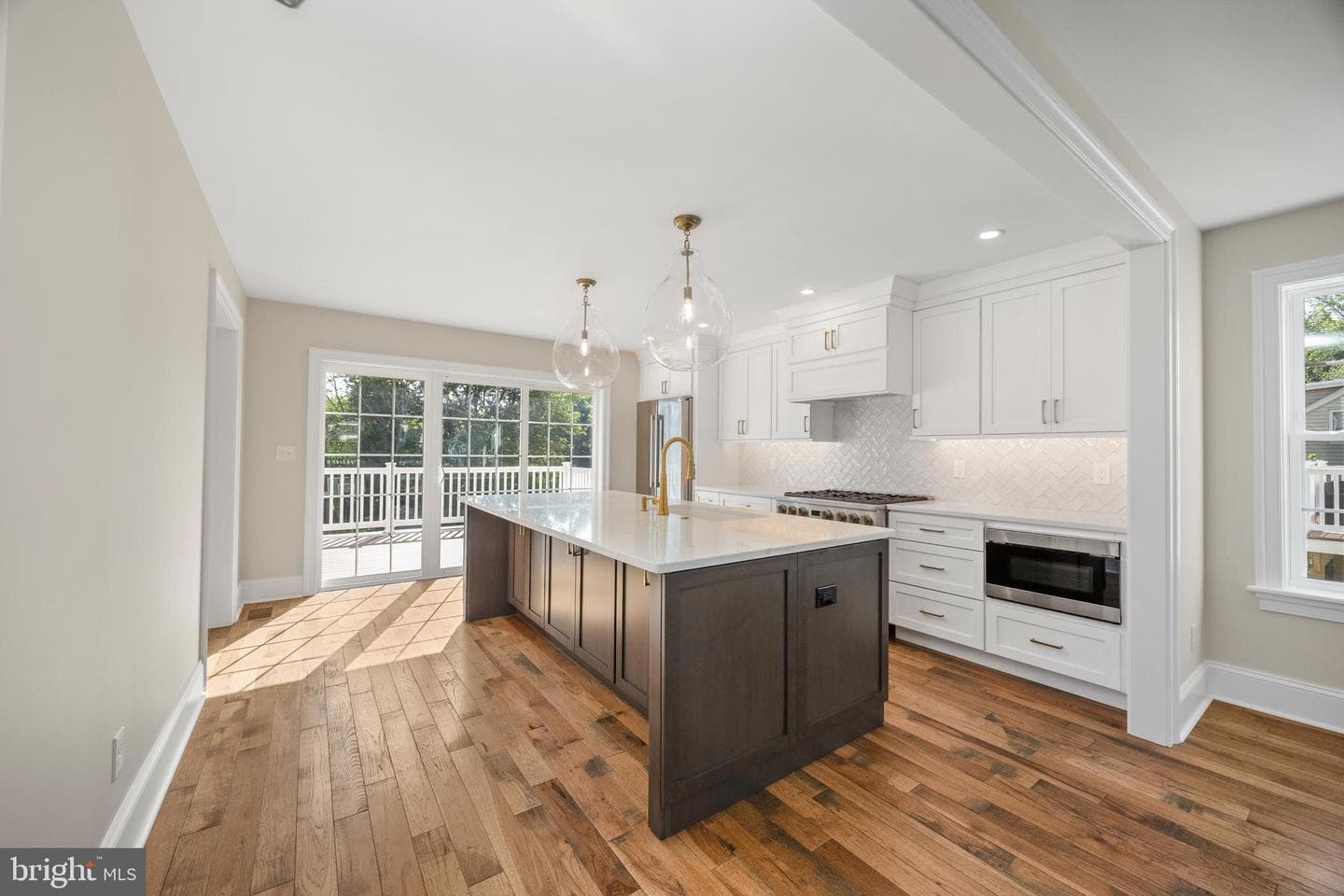 611 Summer Street photo 11