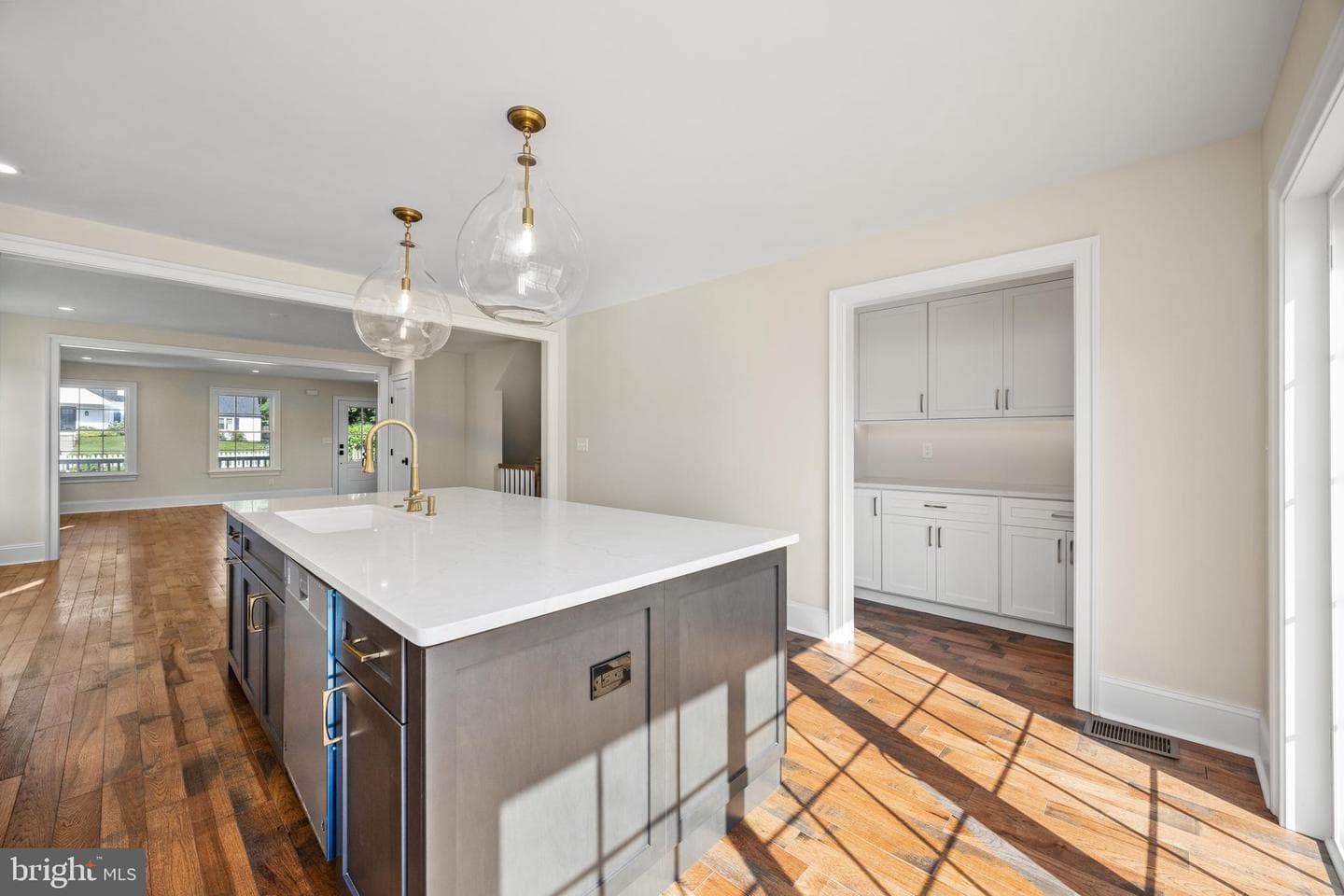 611 Summer Street photo 13