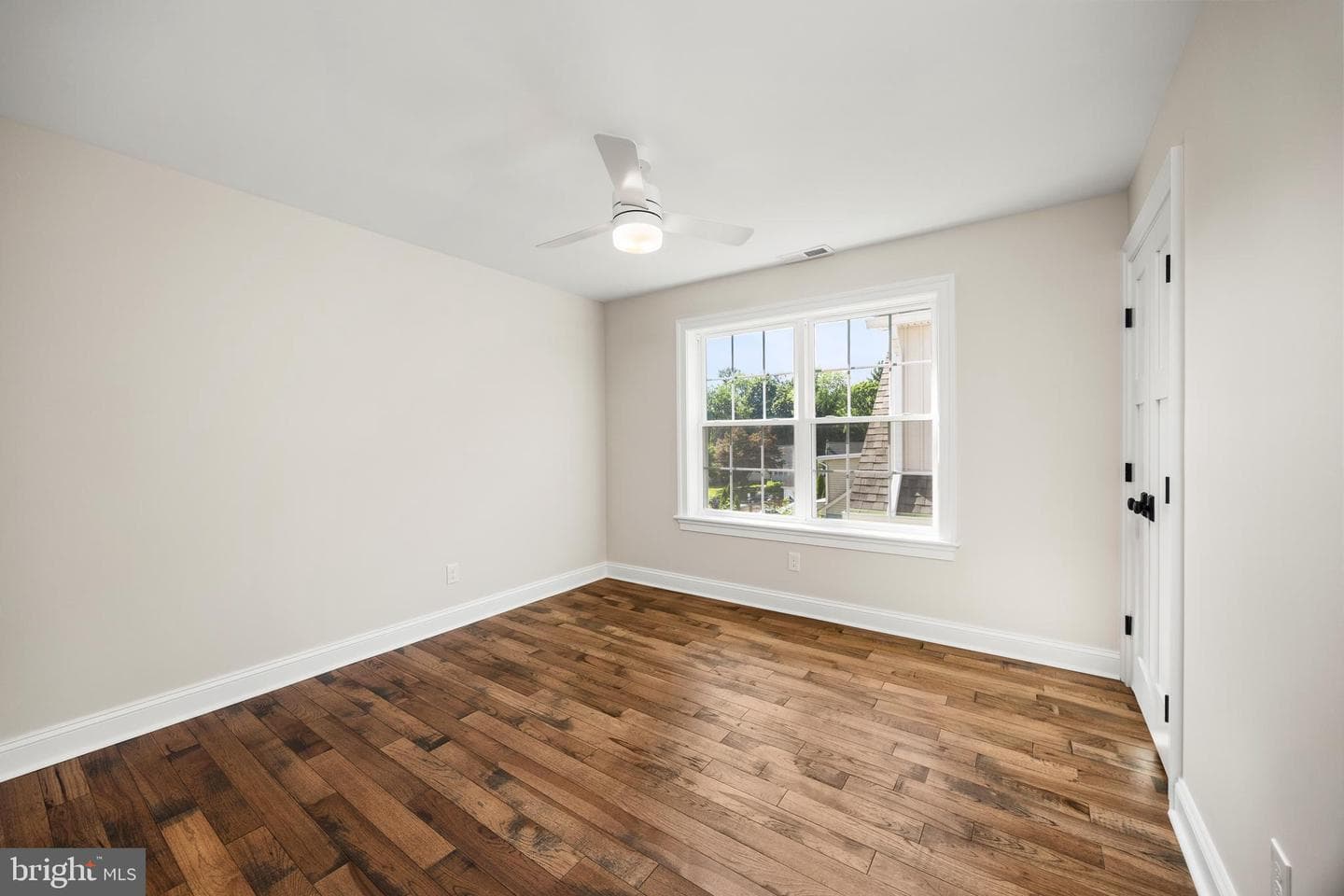 611 Summer Street photo 26