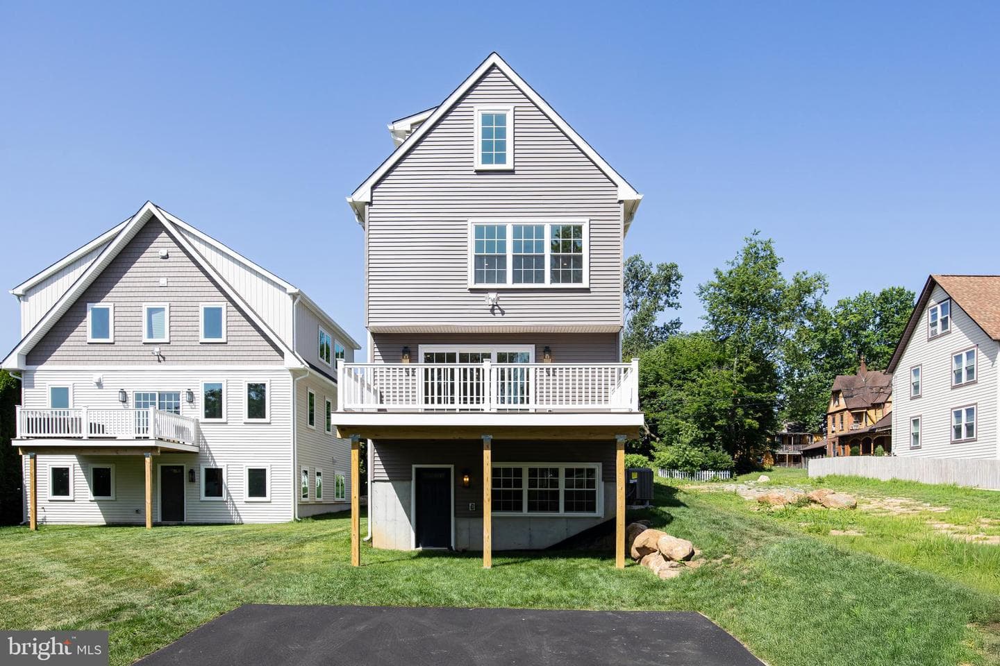611 Summer Street photo 56