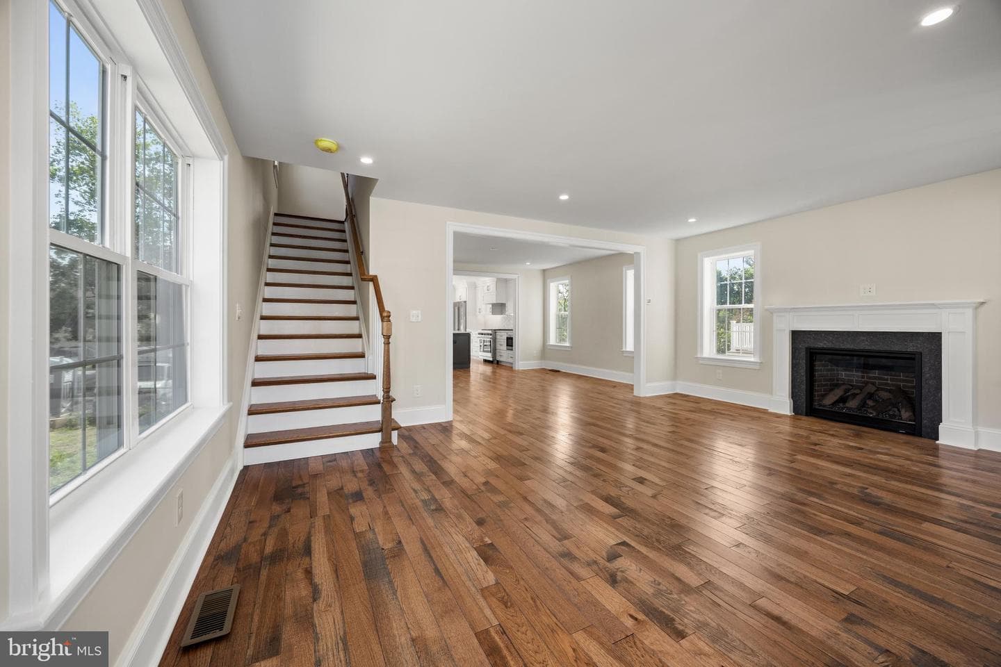 611 Summer Street photo 6