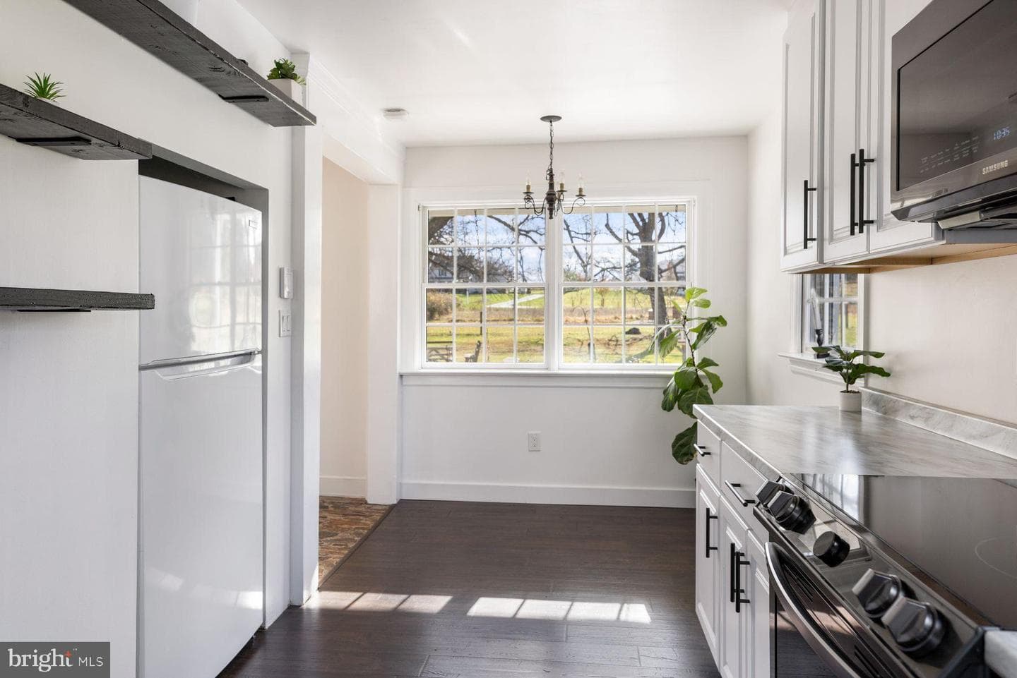1554 Meadow Lane photo 10