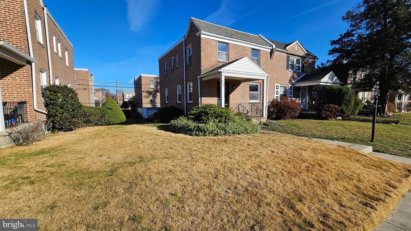 825 Laurel Road photo 3