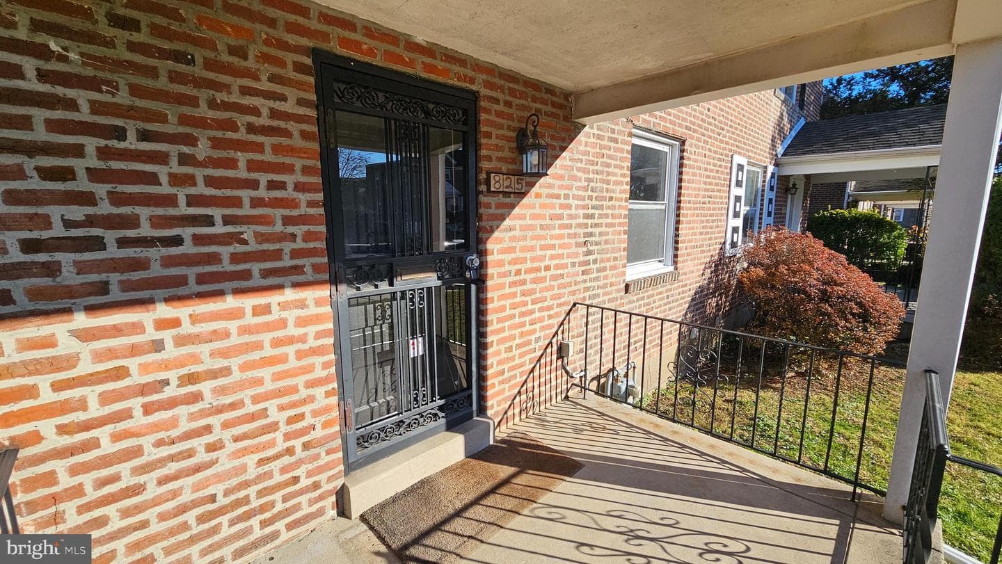 825 Laurel Road photo 4