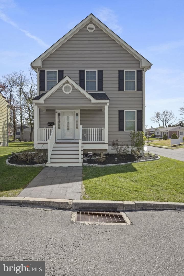 1002 11th Avenue photo 3