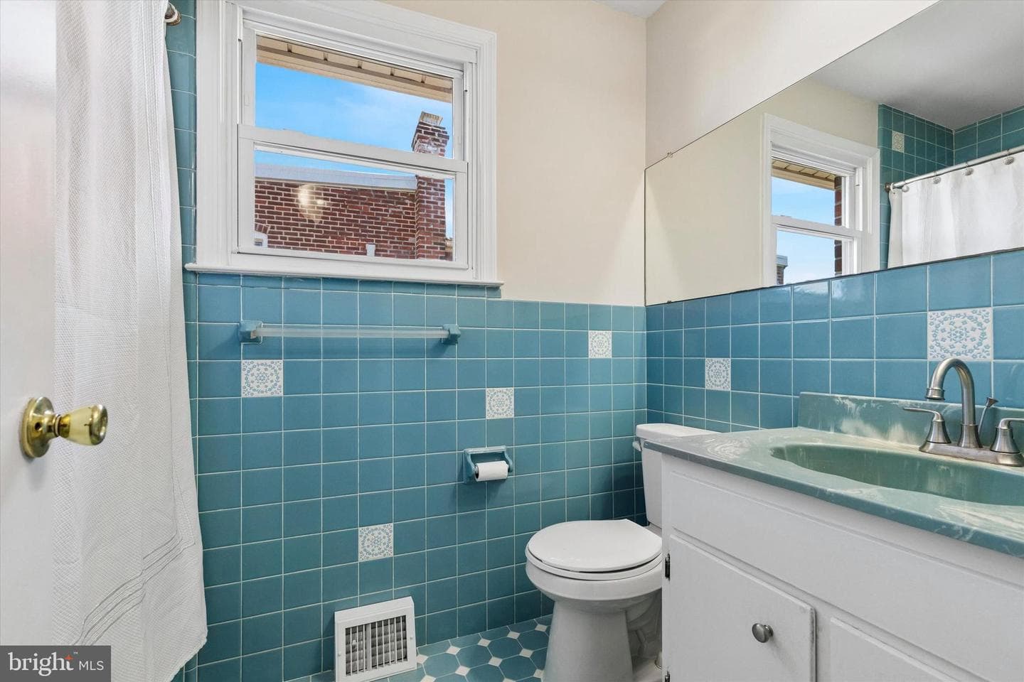 856 Martin Avenue photo 10
