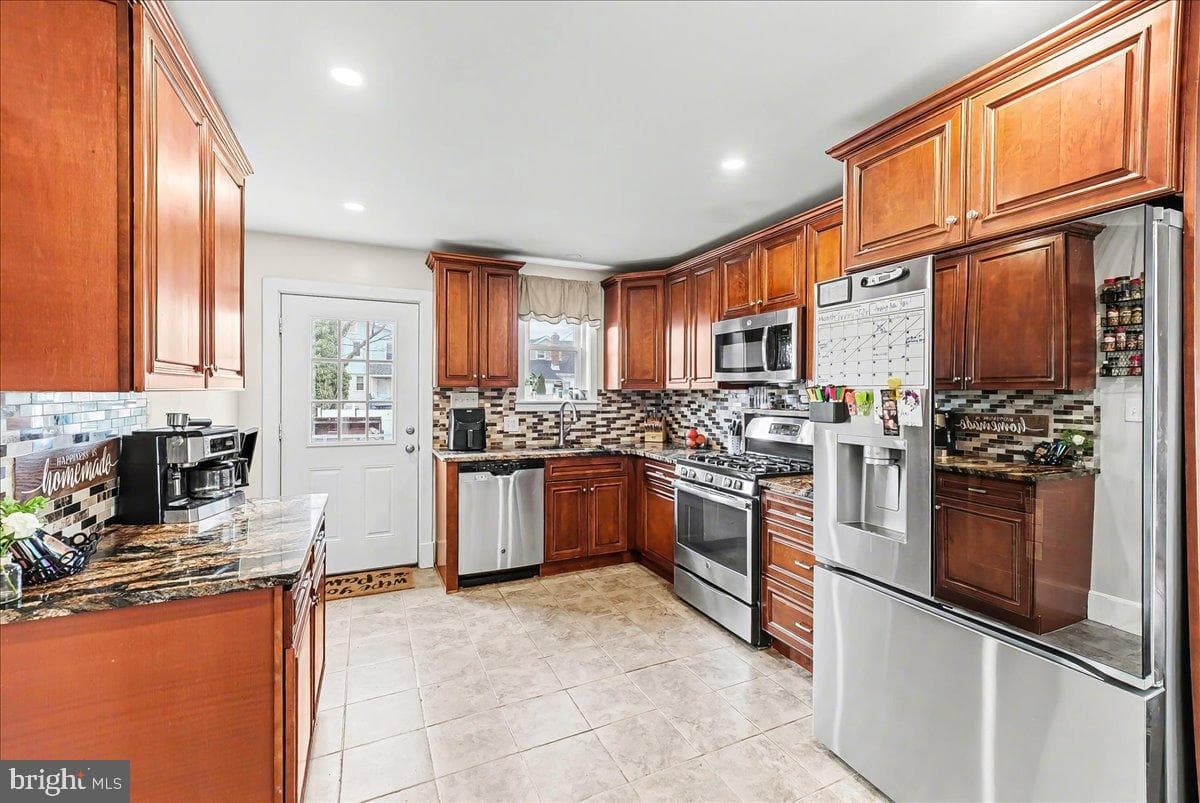 140 Isabel Avenue photo 10
