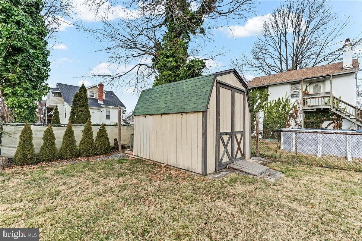 140 Isabel Avenue photo 29