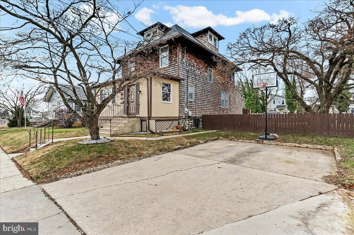 140 Isabel Avenue photo 4