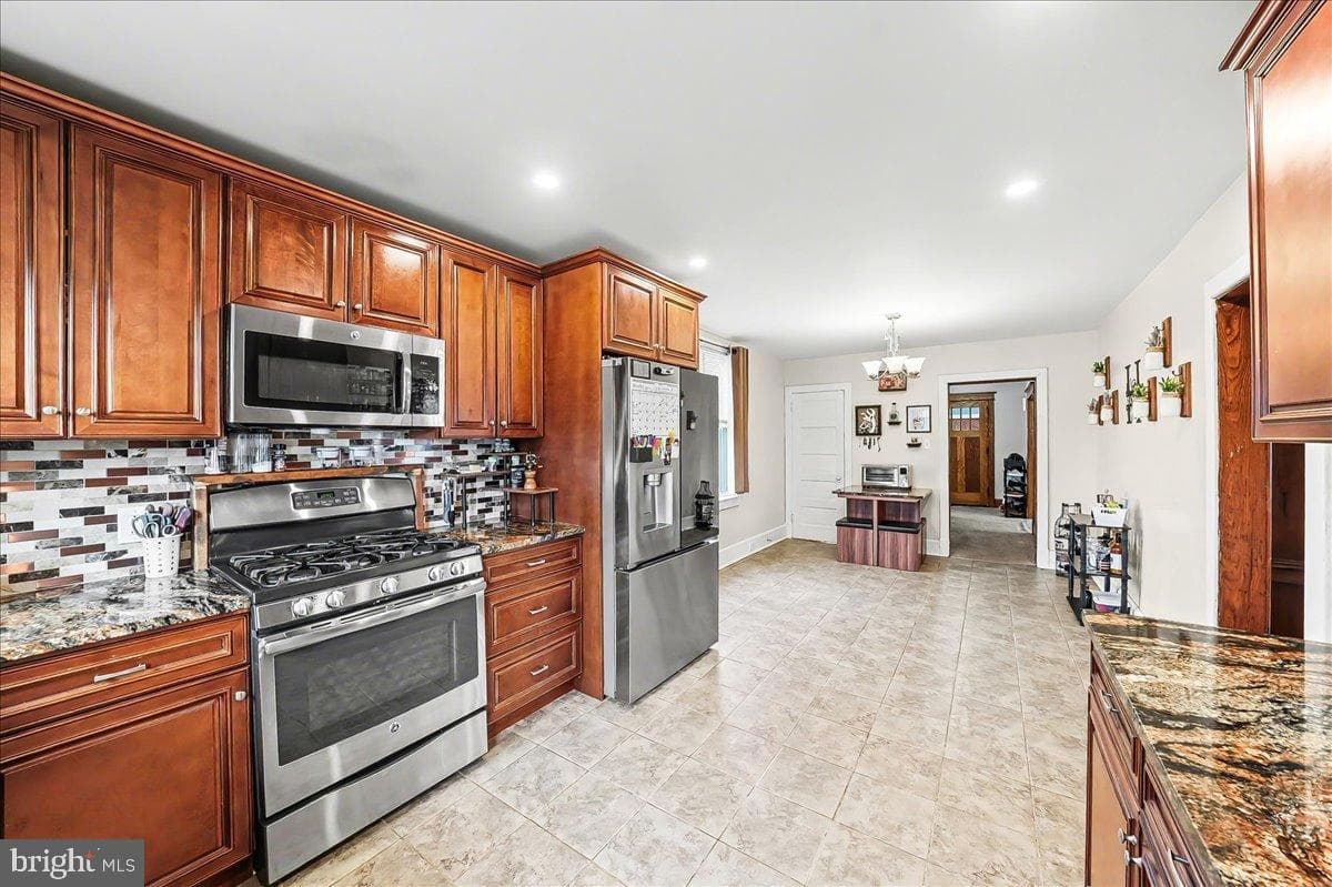 140 Isabel Avenue photo 8