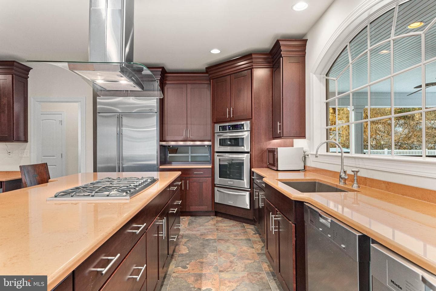541 Atterbury photo 16