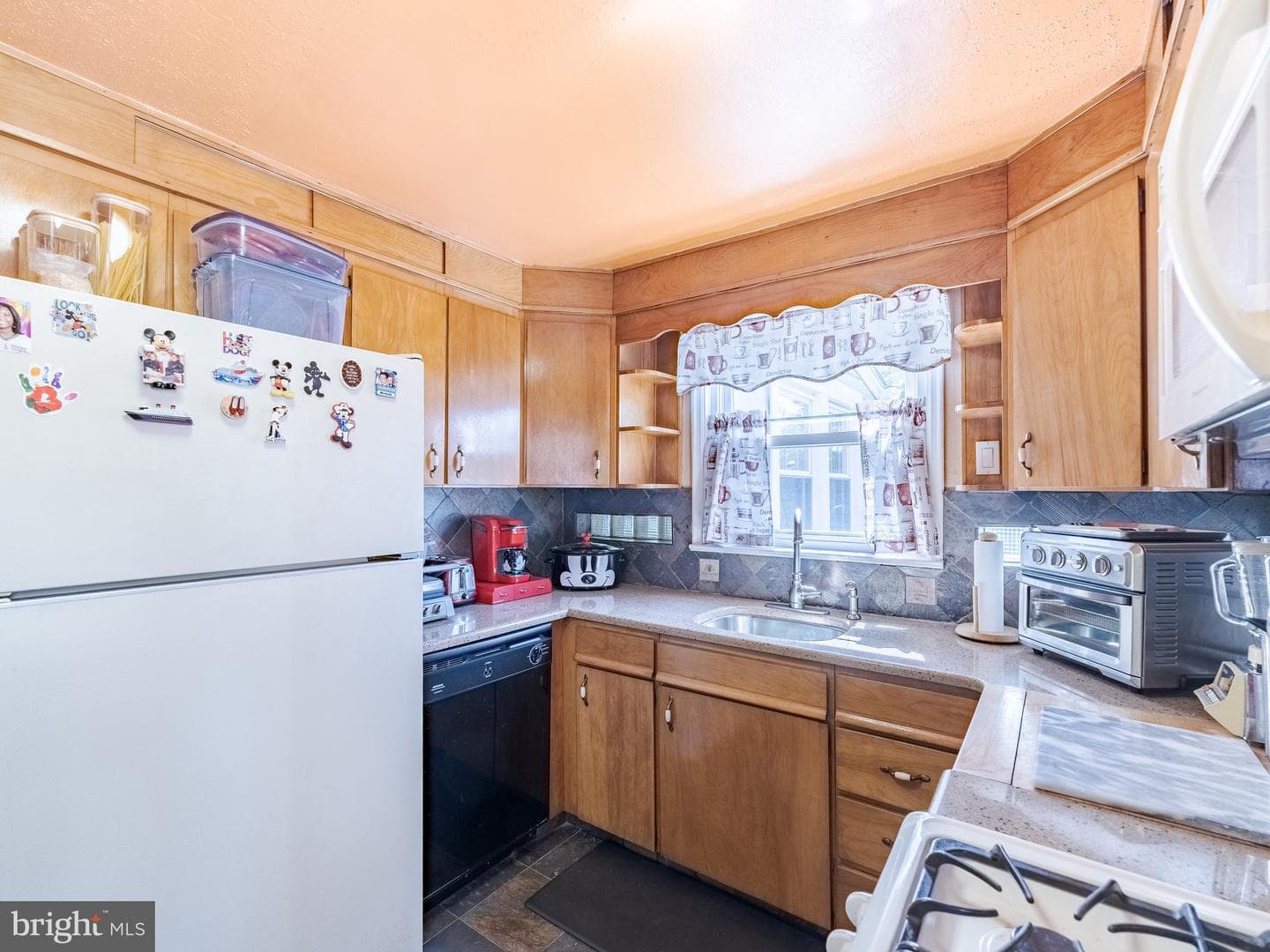 160 W Essex Avenue photo 22