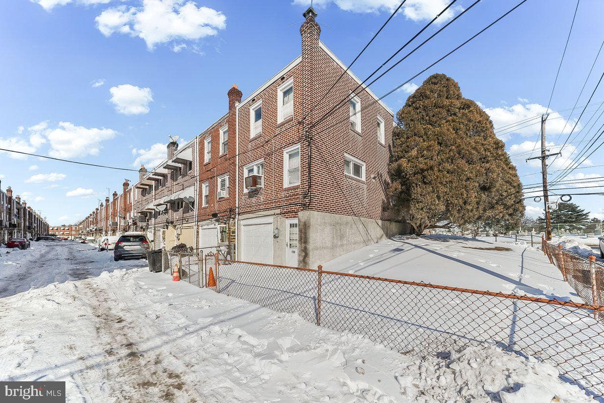 1300 Wycombe Avenue photo 3