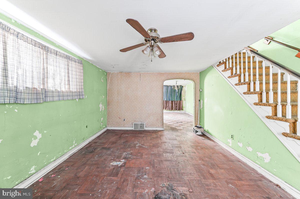1300 Wycombe Avenue photo 4