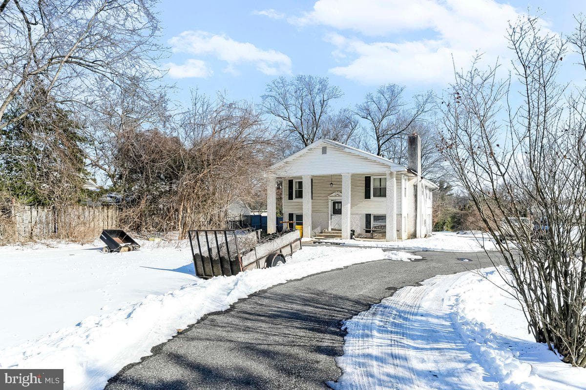 641 W Sproul Road photo 12