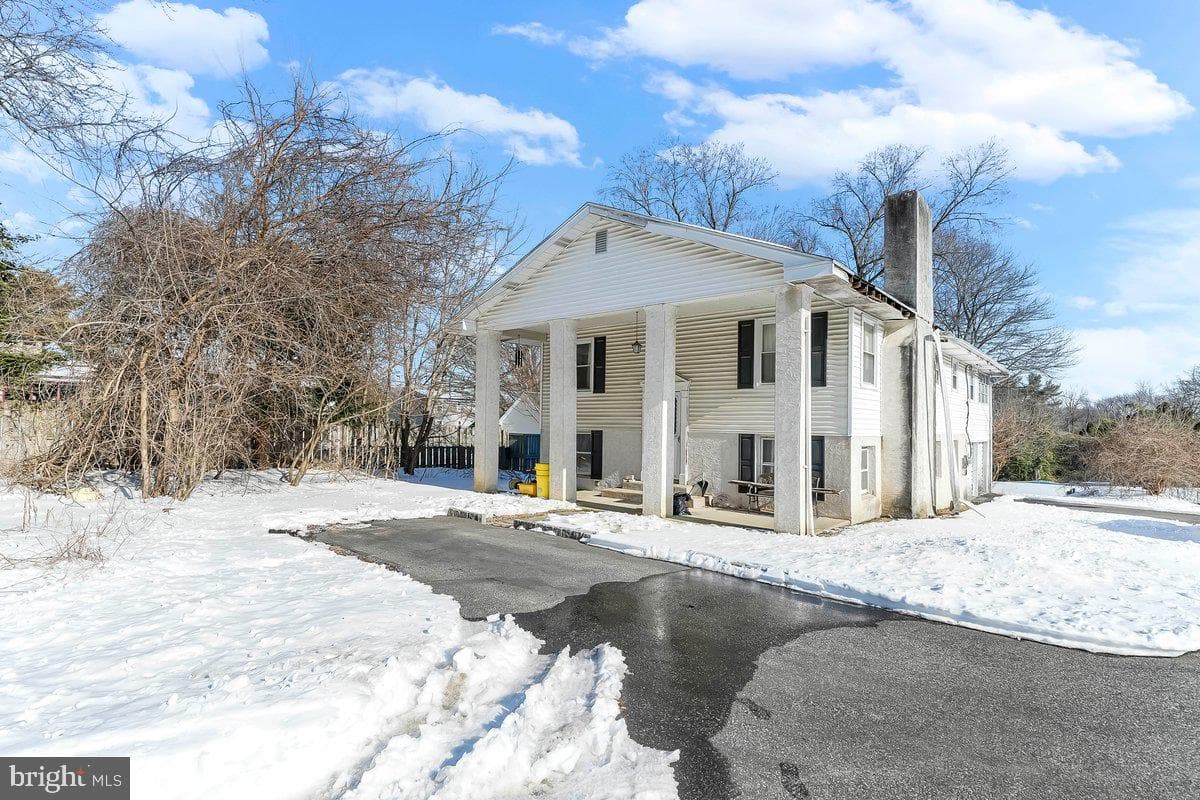 641 W Sproul Road photo 2