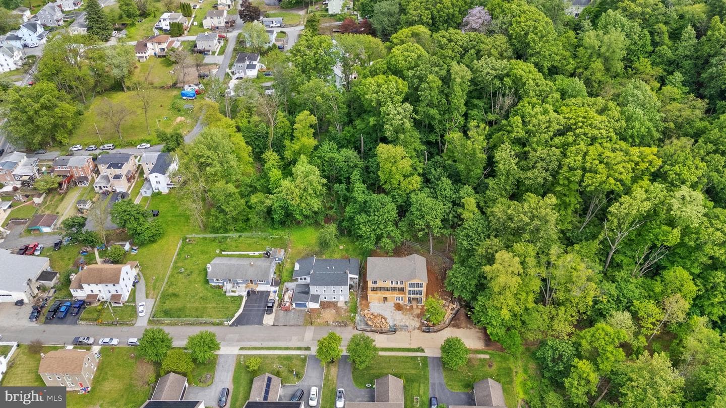 810 Maple Ln photo 5