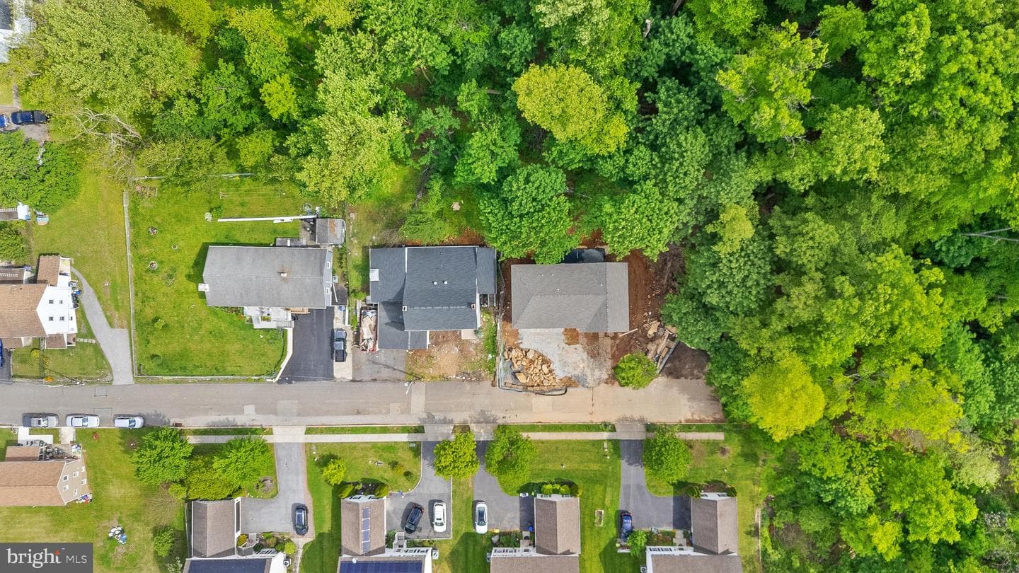 810 Maple Ln photo 7