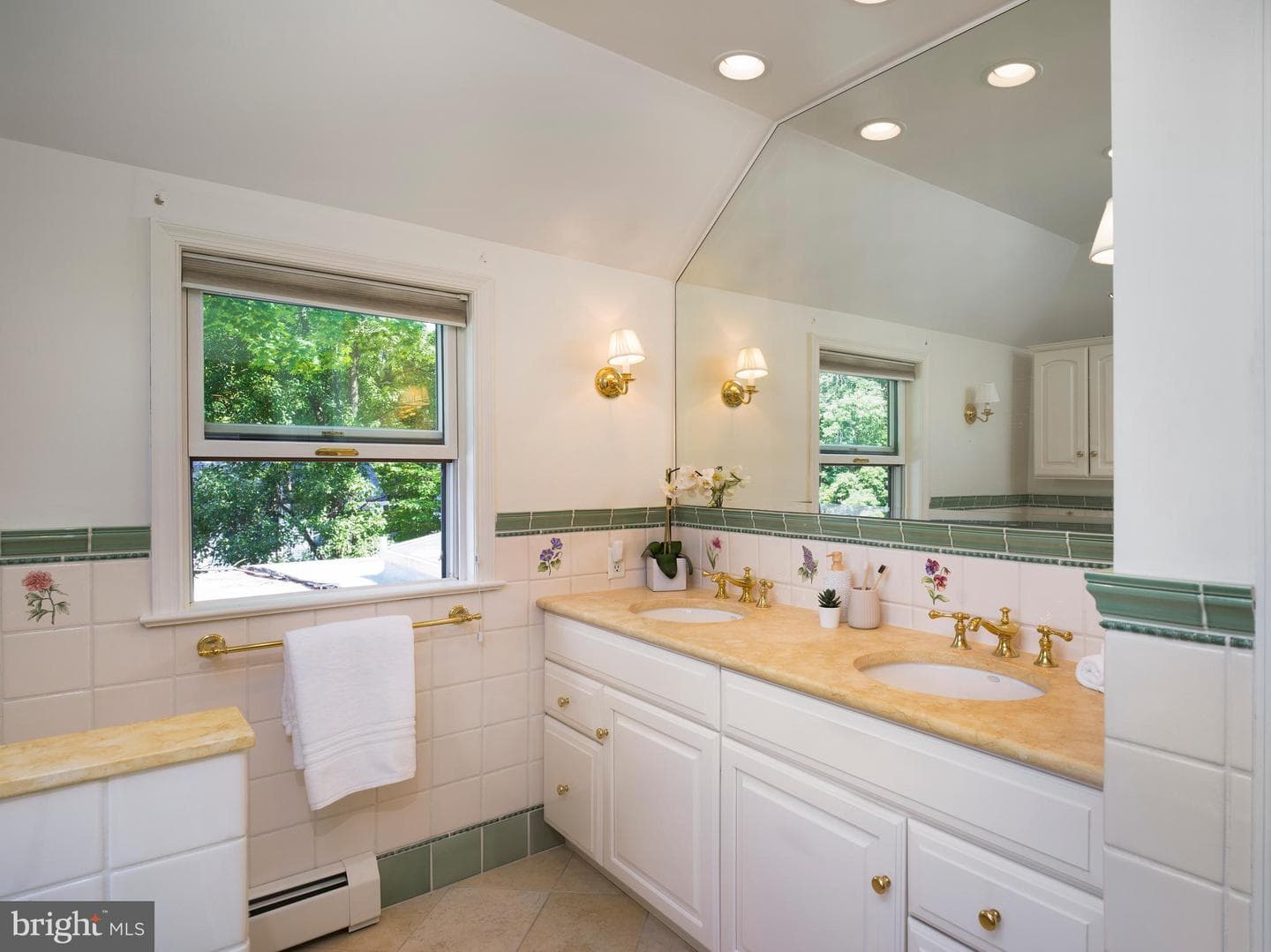 220 Radnor Chester Road photo 17