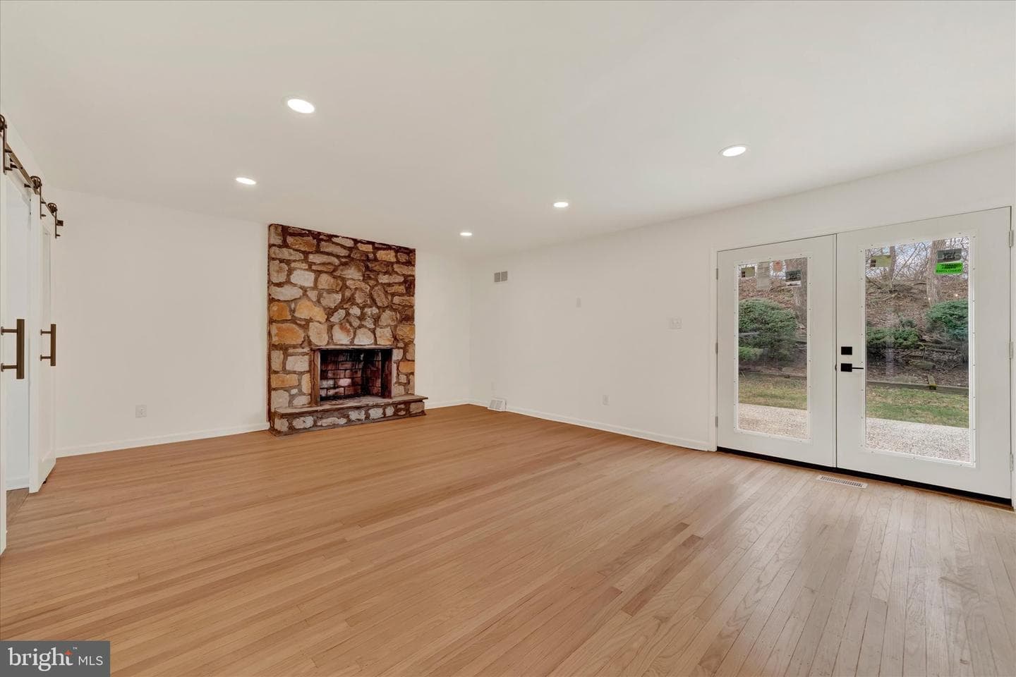 658 W Rolling Road photo 13